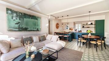 Apartment, Lake View | Premium bedding, down comforters, iron/ironing board, cribs/infant beds