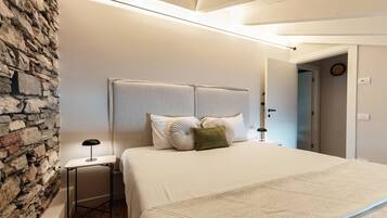 Appartamento, vista lago | Biancheria da letto di alta qualità, copriletto in piuma