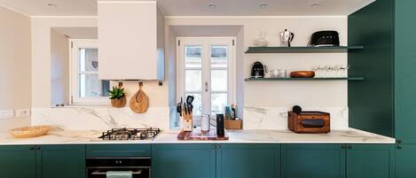 Apartment, Lake View | Premium bedding, down comforters, iron/ironing board, cribs/infant beds