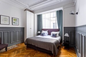 Iron/ironing board, WiFi, bed sheets - Champs Elysées/Faubourg St Honoré Amazing 3 Bdrm (Paris)