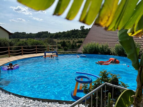 Ferienbauernhof Henn „Panorama“ mit Pool, Tieren und Spielplatz