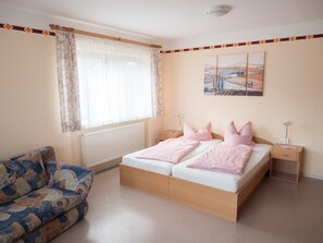 2 عدّة غرف نوم وواي فاي وملاءات أسرّة