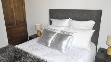 2 bedrooms, iron/ironing board, Internet, bed sheets