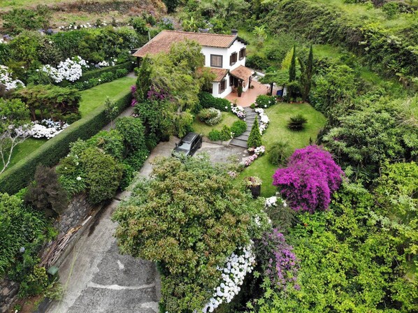 المنشأة من الخارج