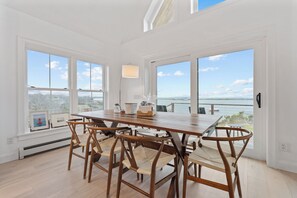 Dining - Wander Cuttyhunk Waterfront (Gosnold)