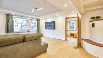 TV, fireplace, stereo