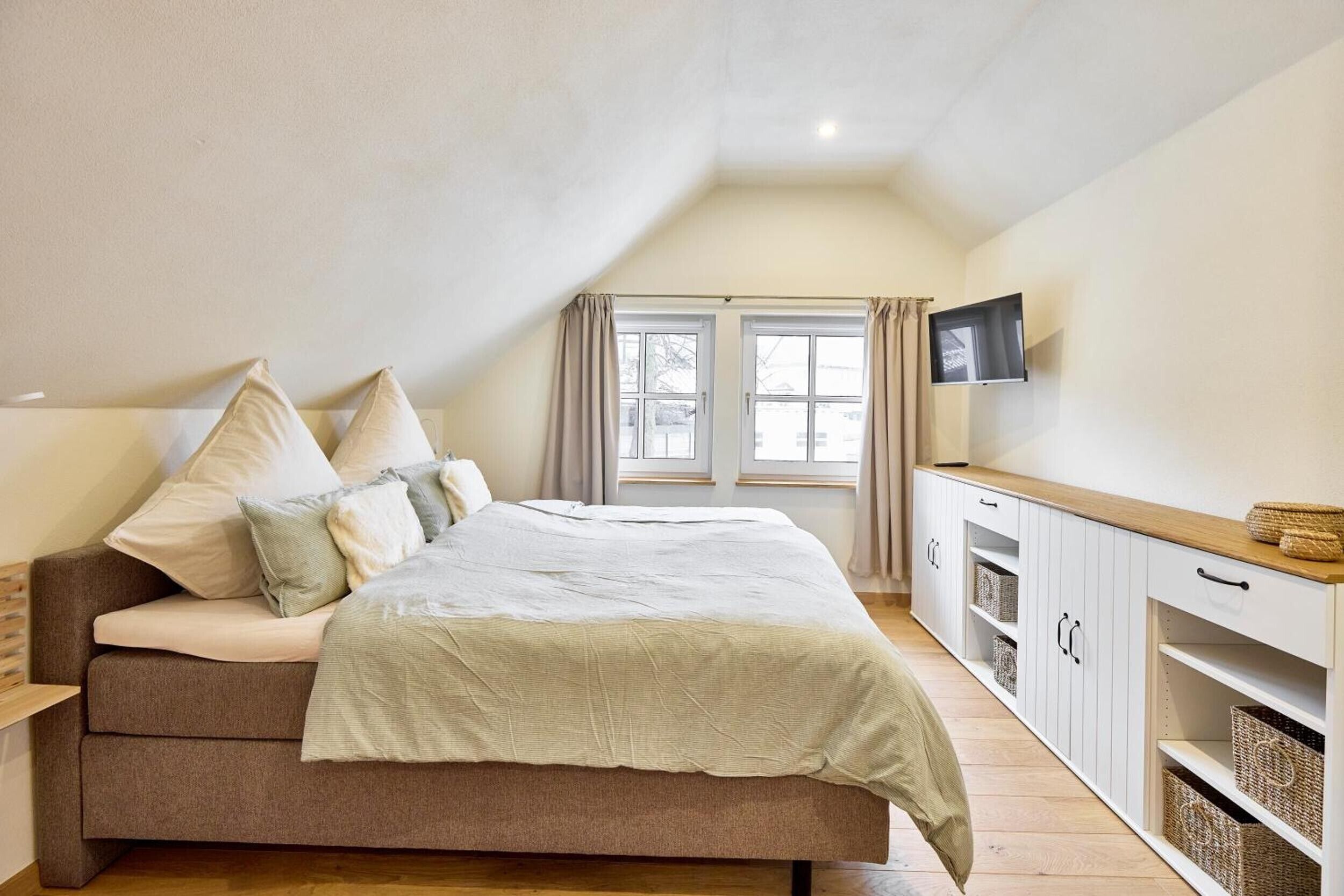 3 bedrooms, WiFi, bed sheets