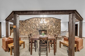 Dining - Southview Lodge Loft – Sleeps 9, Between Both Lifts, Fireplace & Balcony (Brian Head)