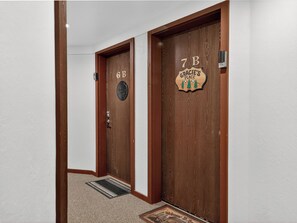 Interior - Southview Lodge Loft – Sleeps 9, Between Both Lifts, Fireplace & Balcony (Brian Head)