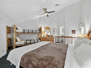 1 bedroom, free WiFi, bed sheets - Southview Lodge Loft – Sleeps 9, Between Both Lifts, Fireplace & Balcony (Brian Head)