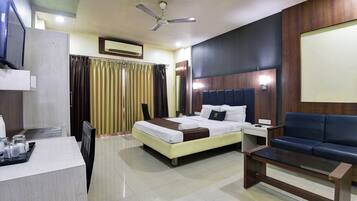 Escritorio y espacio para trabajar con laptop