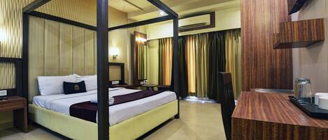 Classic Double Room | Desk, laptop workspace, iron/ironing board, free WiFi