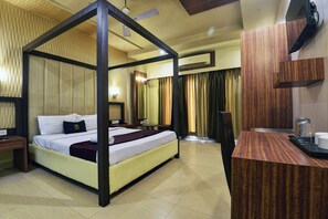 Classic Double Room | Desk, laptop workspace, iron/ironing board, free WiFi - Glitz Hotels Devanshi Inn (Panvel)