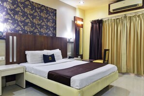 Escritorio y espacio para trabajar con laptop 