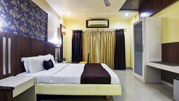 Escritorio y espacio para trabajar con laptop