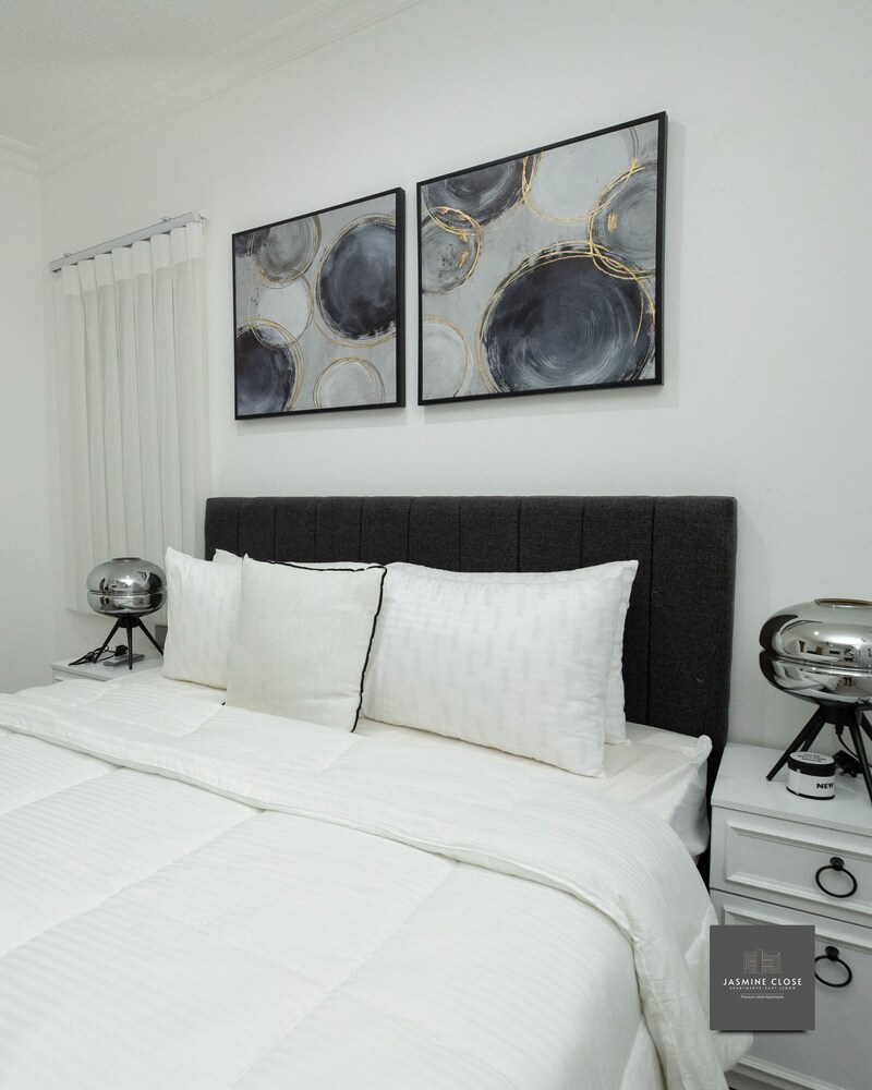 jasmine-close-apartments-stunning-penthouse-with-private-rooftop-in