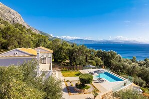 Exterior - Villa Chronis - Three Bedroom Villa, Sleeps 6 (Mparmpati)