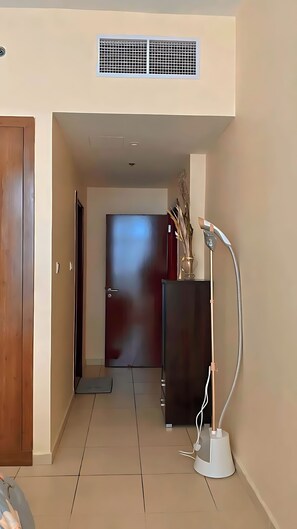 Departamento superior, balcón, vista a la ciudad | Insonorización, tabla de planchar con plancha y wifi gratis 