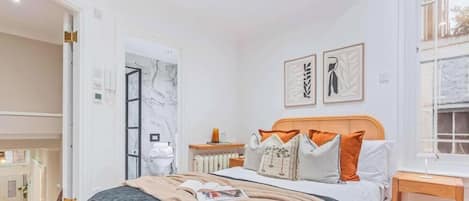 2 bedrooms, desk, iron/ironing board, travel cot