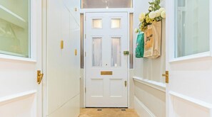 Interior - Maison Moderne – Elegant 2-BR Notting Hill Duplex with Private Patio (London)