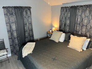 1 chambre, fer et planche à repasser, accès Internet, draps fournis