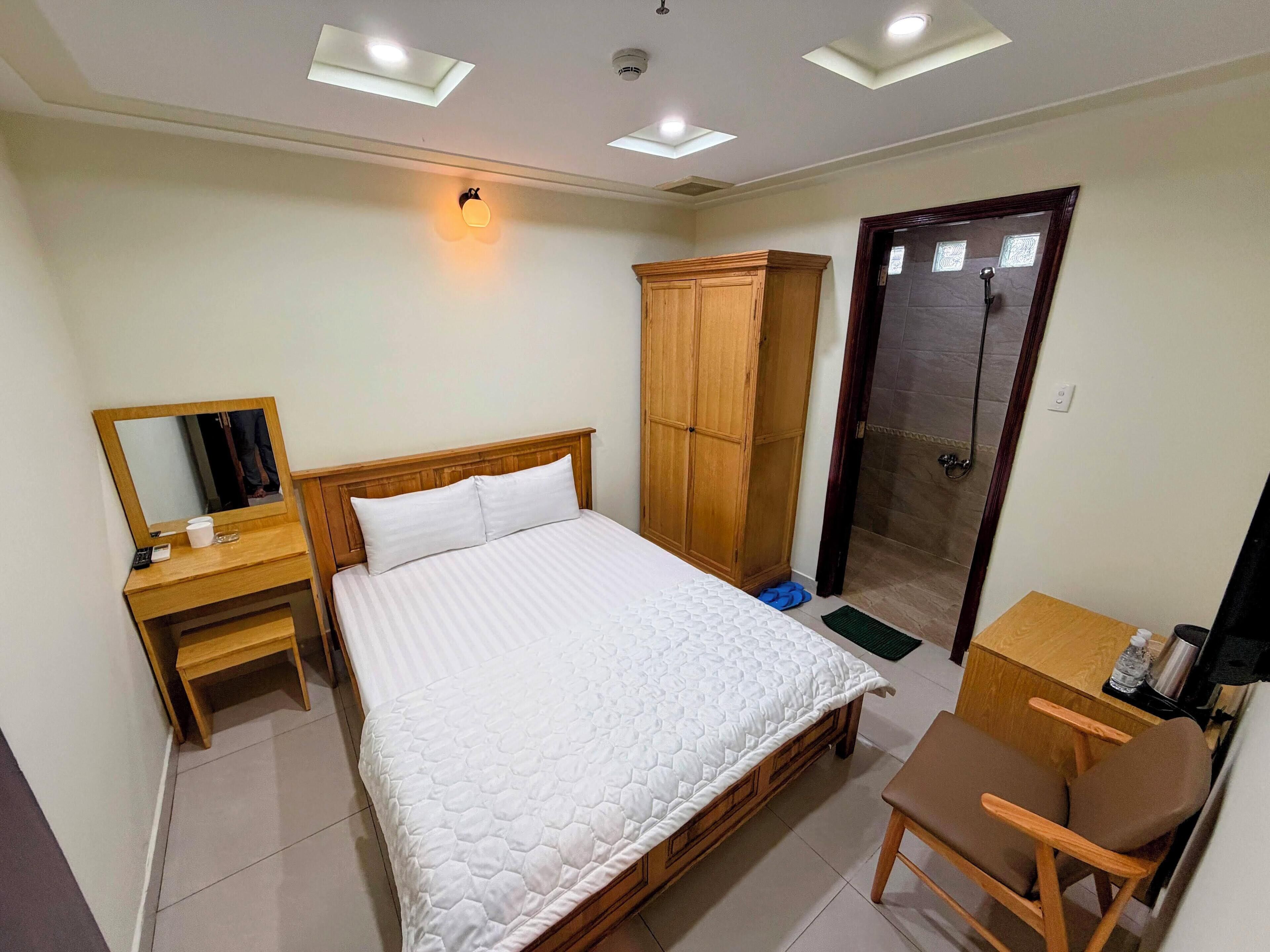 Chambre Double | Bureau, espace de travail pour ordinateur portable, rideaux occultants