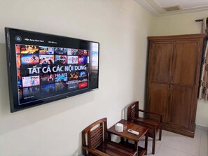 Family Room, City View | Reception