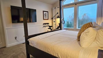 1 bedroom, desk, iron/ironing board, travel cot