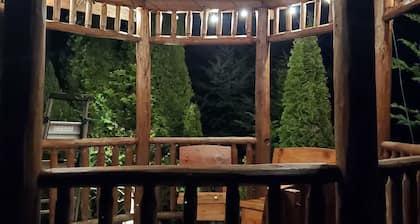 Mt View Private Bedroom Suite w Hot Tub and Arcade