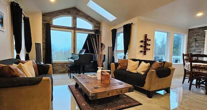 Mt View Private Bedroom Suite w Hot Tub and Arcade