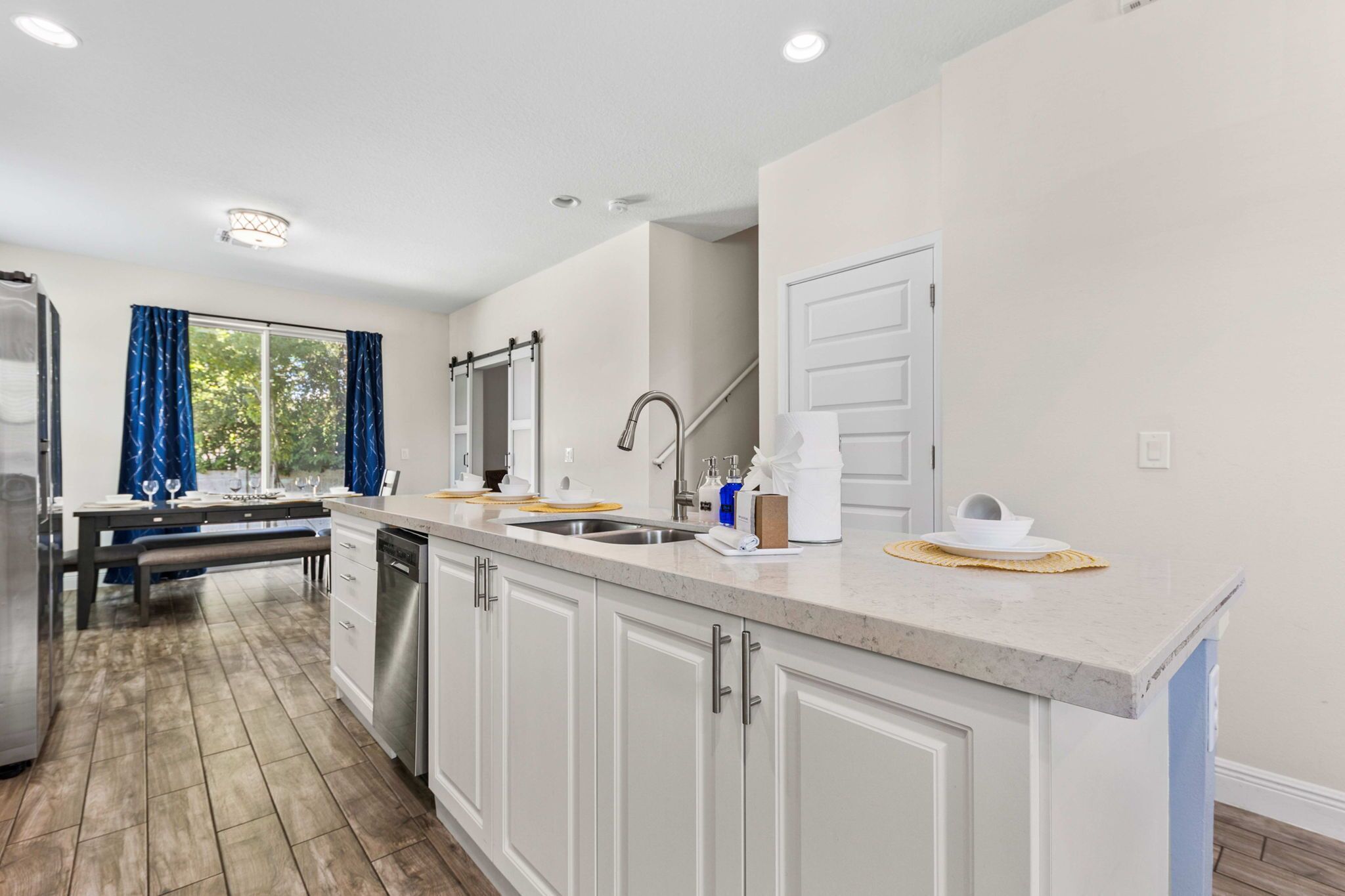 雪櫃、微波爐、焗爐、爐具