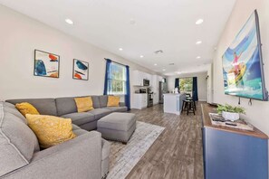 Smart TV - Pool * Game Room * Mins to Disney (Kissimmee)