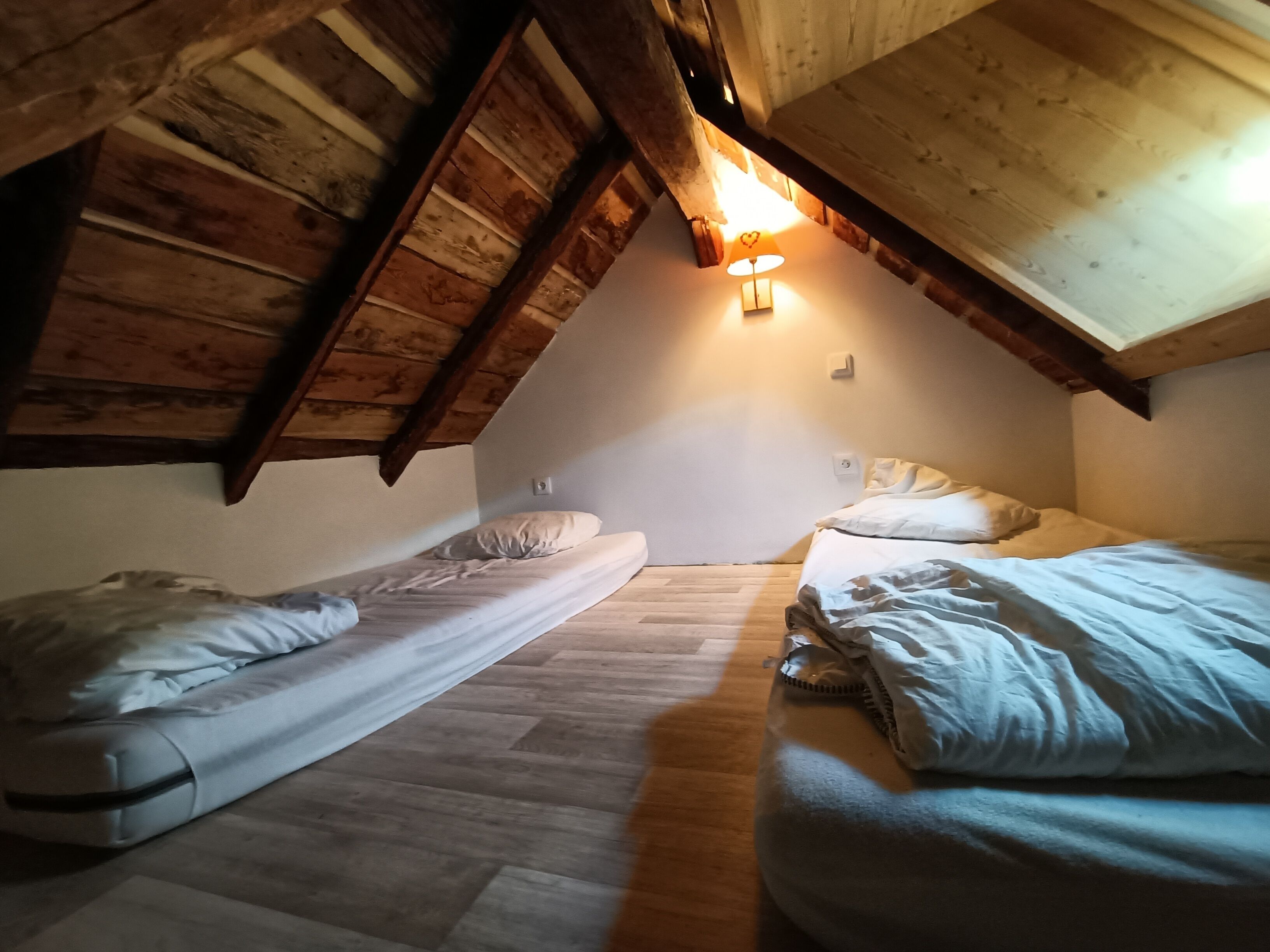 5 bedrooms, iron/ironing board, internet