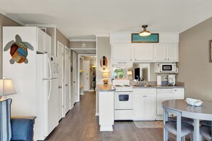 Fridge, microwave, oven, stovetop - Salt Dreams - 1 bedroom 1 bath condo, 2nd floor unit (Tybee Island)