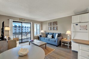 TV - Salt Dreams - 1 bedroom 1 bath condo, 2nd floor unit (Tybee Island)