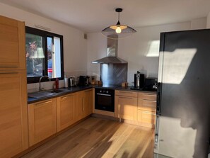 Fridge, microwave, oven, stovetop - Villa 110m² 5pers with magnificent sea view and swimming pool (Grosseto-Prugna)