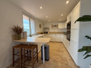 Private kitchen - La Capitainerie family home (Tréguier)