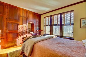 7 bedrooms, iron/ironing board, WiFi, bed sheets