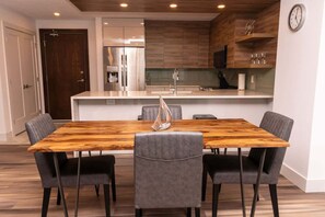 Dining - Margaretta - Furnished 2 Bedrooms Rental in Halifax with 2 Bathrooms (Halifax)