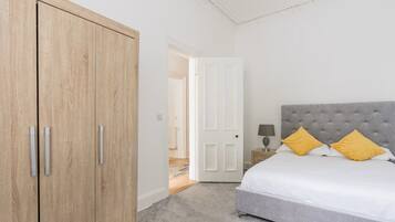 Iron/ironing board, free WiFi, bed sheets