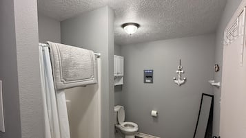 Handtücher, Seife, Toilettenpapier