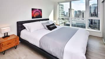 2 bedrooms, iron/ironing board, internet