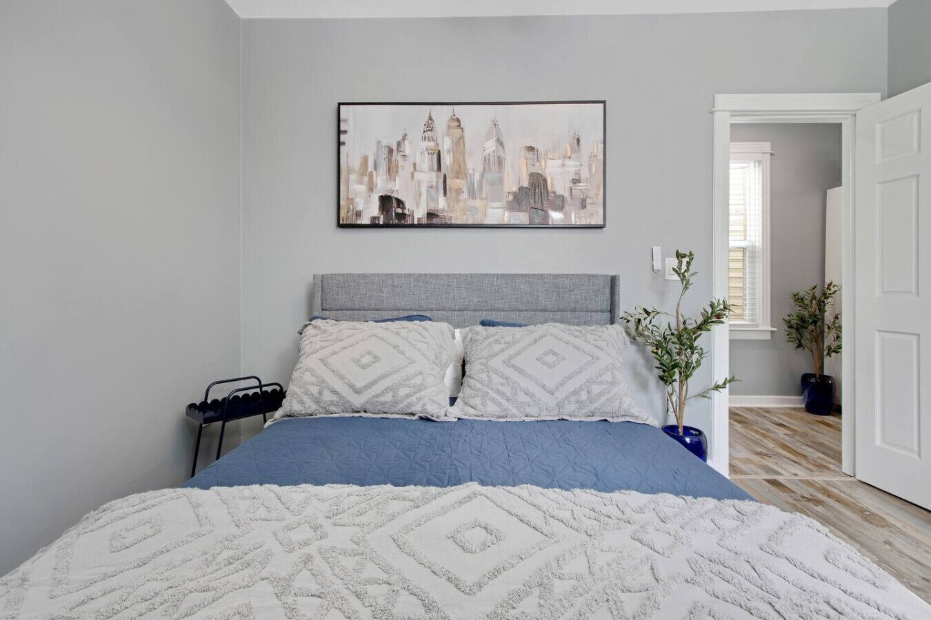 2 bedrooms, desk, iron/ironing board, travel crib