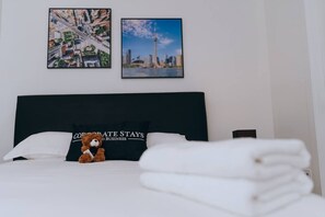 1 habitación, escritorio, tabla de planchar con plancha y wifi 