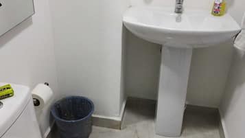 Basic-Doppelzimmer zur Einzelnutzung | Badezimmer
