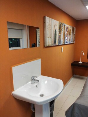 Quarto clássico | Wi-Fi de cortesia, roupa de cama