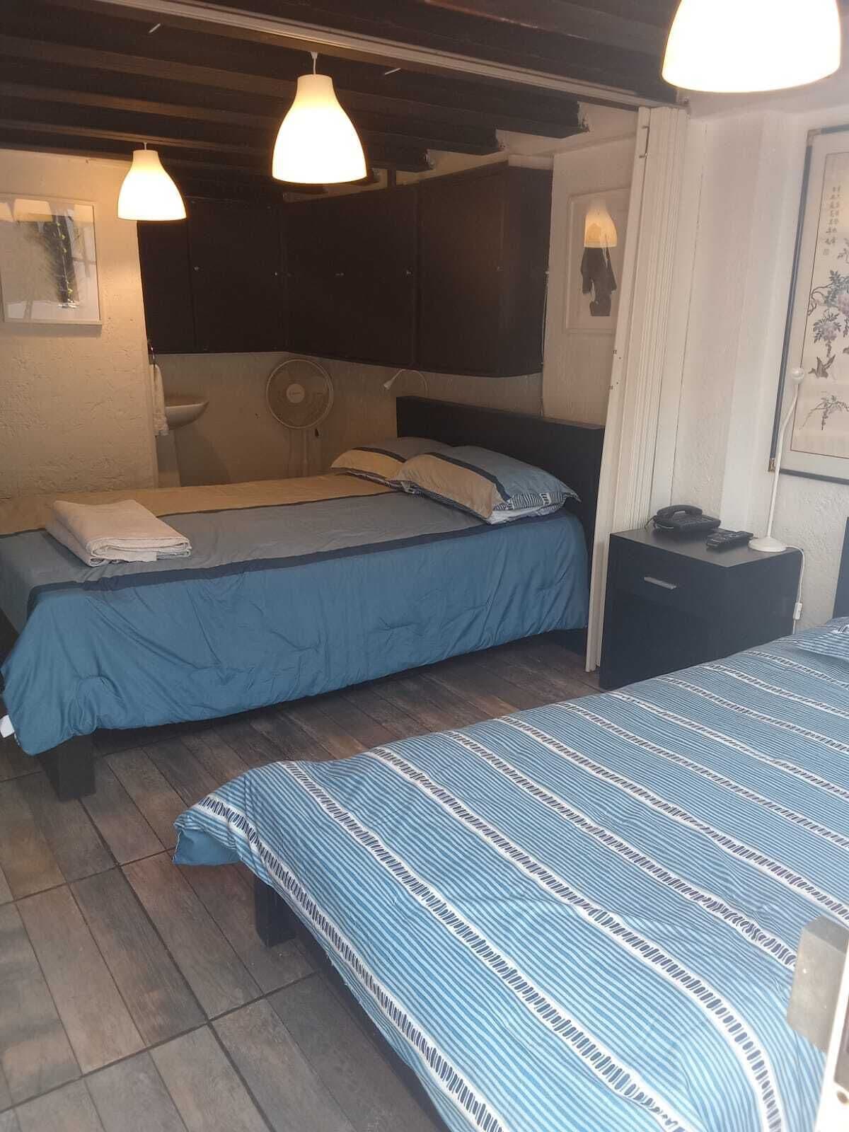 Habitación clásica doble, vistas a la ciudad | Caja fuerte, tabla de planchar con plancha, wifi gratis