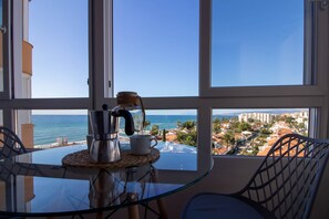 Dining - Madrid 401. First line of beach. (Torrox Costa)