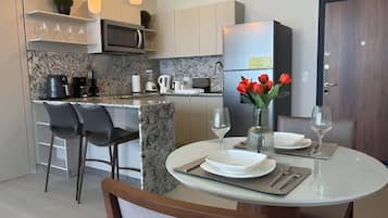 Fridge, microwave, oven, stovetop