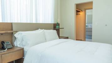 1 dormitorio, tabla de planchar con plancha, Internet